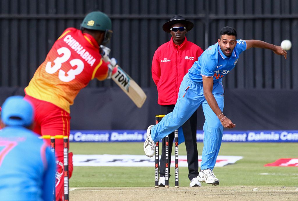 CricketFanClub8's tweet photo. India will be chasing 127 to win the 2nd ODI in Harare after another brilliant bowling display #ZIMvIND https://t.co/iN3KgfWqGm