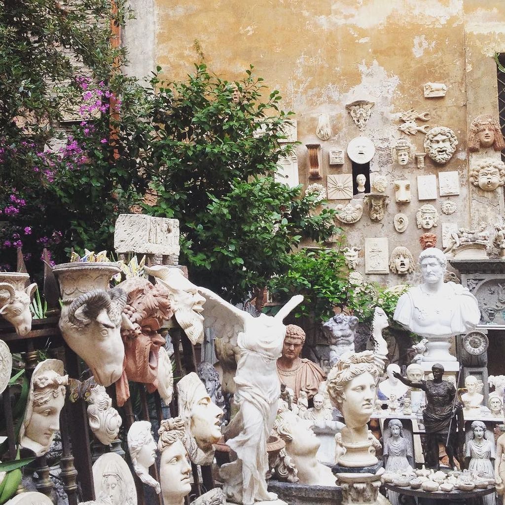 EleFuser's tweet photo. Secret corners #Rome #roma #buongiornoroma #romasiamonoi #italia #italiangirl #secret #pic… https://t.co/4d515eucL8 https://t.co/s9KEivVsRr