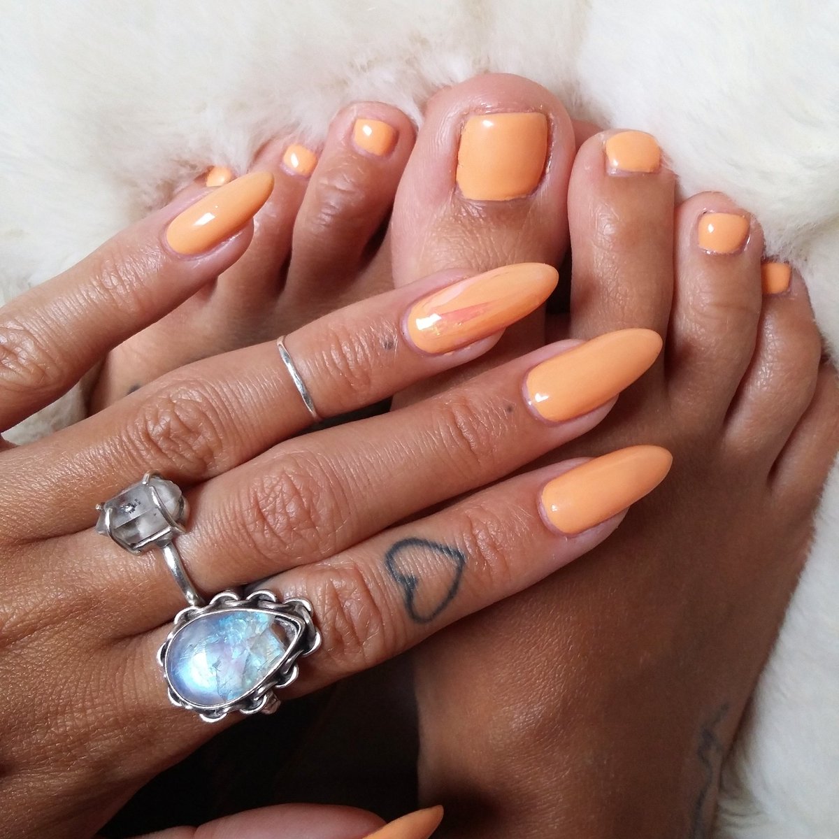 Nails to match the Tan!  Now ready for NYC! 🗽 #mynails #newnails #gelnails #nails #nailart  <a href="/ScratchMagazine/">Scratch</a>