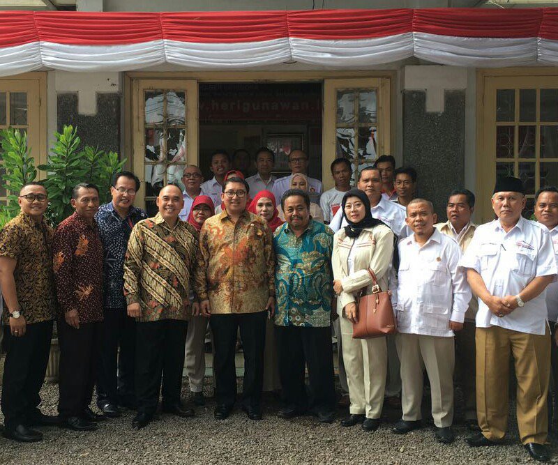 Terima kasih atas kunjungan bpk <a href="/fadlizon/">FADLI ZON</a> ke Rumah Aspirasi &amp; Inspirasi <a href="/HeriGunawan88/">Heri Gunawan</a> (13/06/2016)