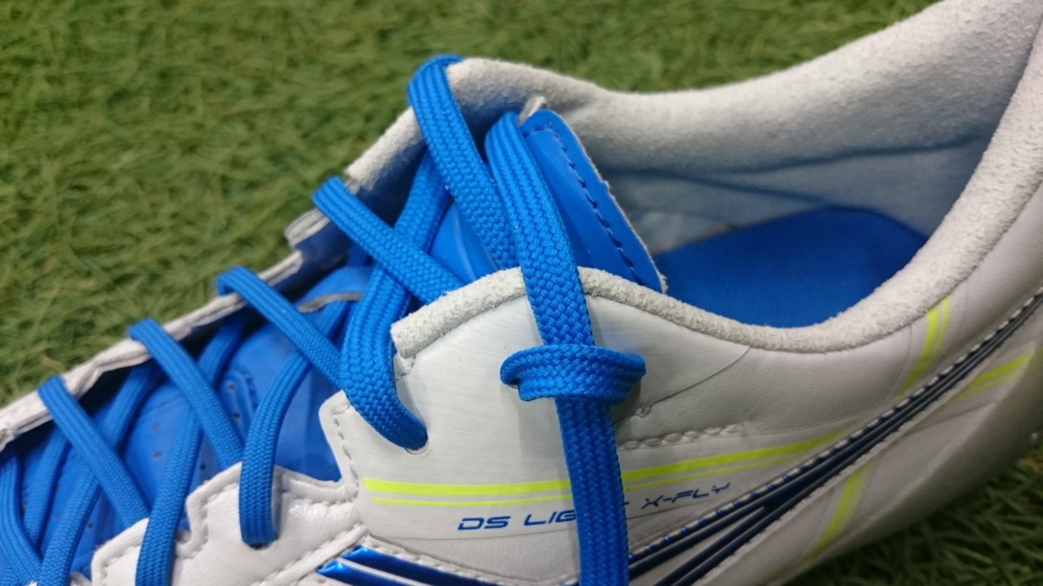 ウシダスポーツkawaguchi على تويتر アシックスのほとんどのシューズについている通常より足首側についている 穴 どうやって使うか知っていますか 二段ハトメのシューレーシング というヒモの通し方です かかとが浮くような感覚がある方 足首が細い方にオススメ