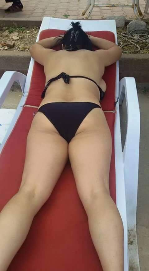 annem plajda uyua kalmis erkelerde buna bakiyor sudyende cikan goguslere