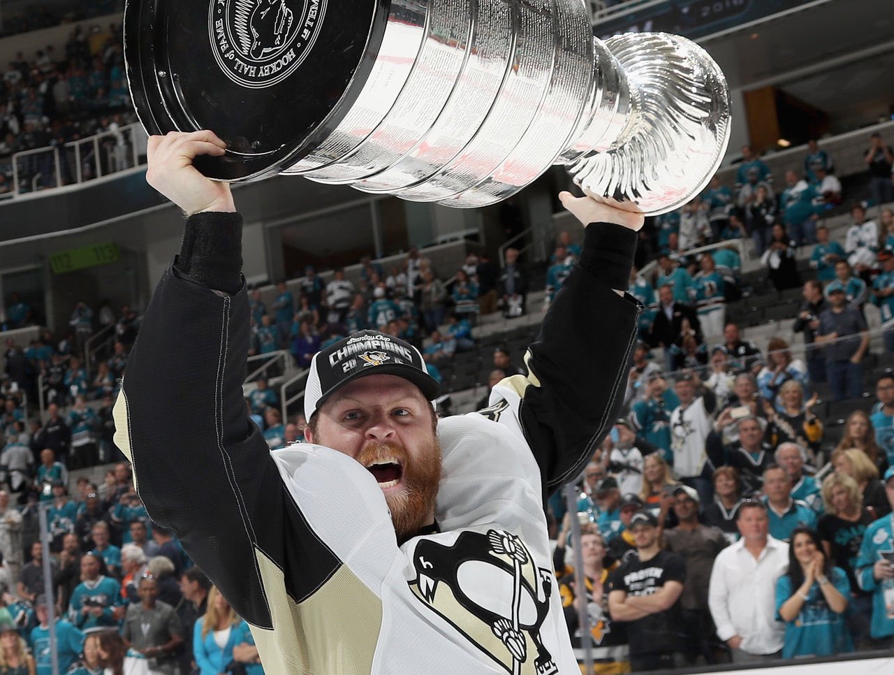 Important Update: 3x Stanley Cup Champion Phil Kessel Has Already Crushed  Some Hot Dogs Out Of The Cup Again