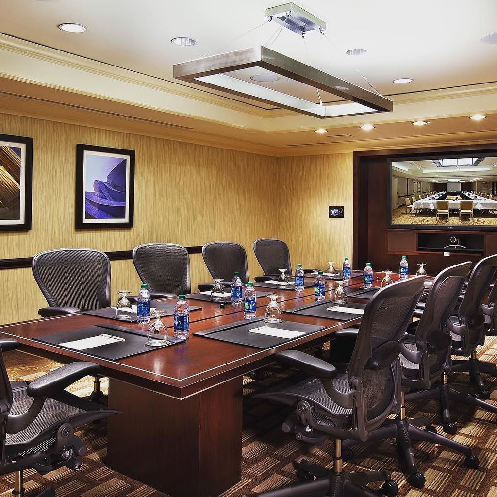 EmbassyDCMetro's tweet photo. Don't be bored at your next board meeting! #meetingmonday #washingtondc #embassysuites https://t.co/U5mDkWTDMl