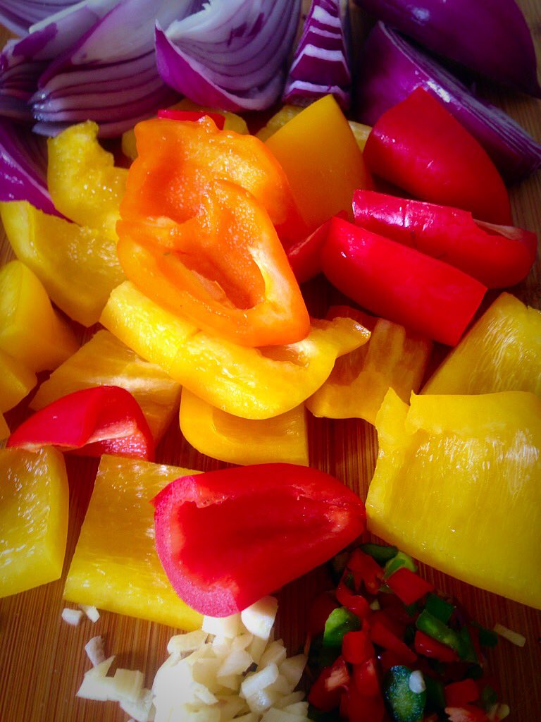 healthywells's tweet photo. Prep done for #WorldMeatFreeDay #veganfood #HealthyEatingWeek #glutenfree #eattherainbow #mondaymotivation https://t.co/M3IfjGQsbt