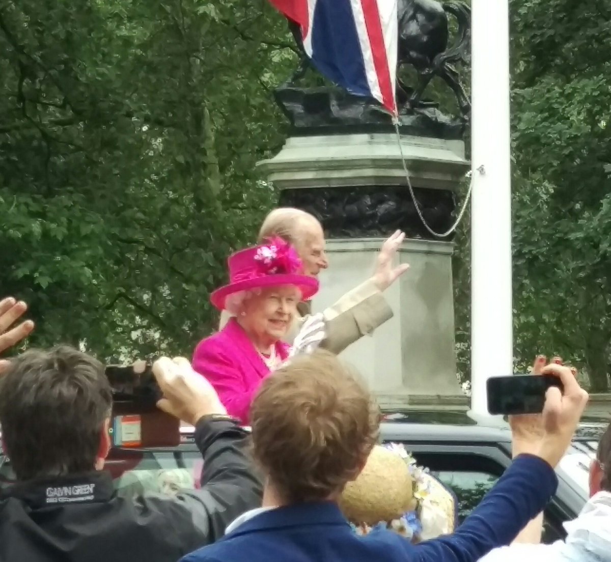 There's still time to wish our patron HM #TheQueen #HappyBirthday in <a href="/HMQBirthdayBook/">Queen's BirthdayBook</a>