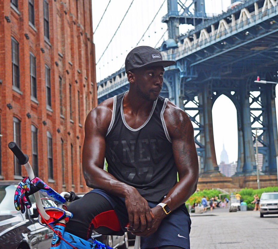 kneu77's tweet photo. Dumbo // @molo33 @kneuyorkcity @sebikes #kneu #sebikes #nike #kneu #420 #streetwear #headwear #brooklyn #dumbo https://t.co/sb8hwPn32w