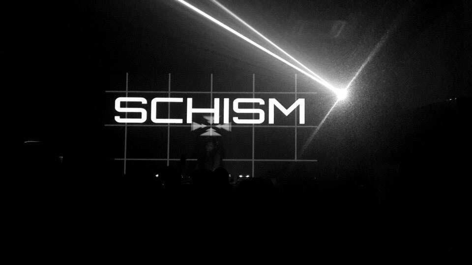 #Hyd
SCHISM is all set to takeover <a href="/thefarmworld/">The Farm World Cafe</a> #July30th &amp; you all know <a href="/PearlMiglani/">Pearl</a> is always been special❤️