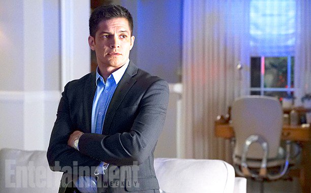 TwitGinger's tweet image. #PrettyLittleLiars: Un poliziotto contro Spencer e Mona! #PLL7 ow.ly/Vy6Q301c4XN