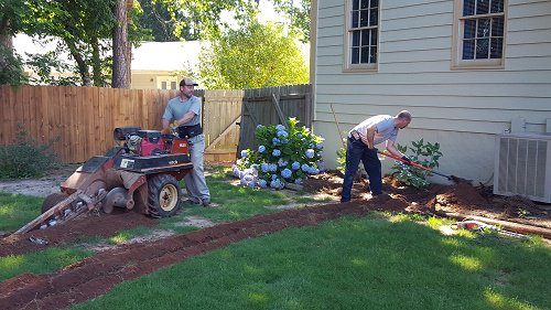 Atlanta_Plumber's tweet photo. Our plumber John working hard to fix a yard leak. #CallAllgood #JustAnotherDayAtTheOffice https://t.co/1cw4ngZ7eq