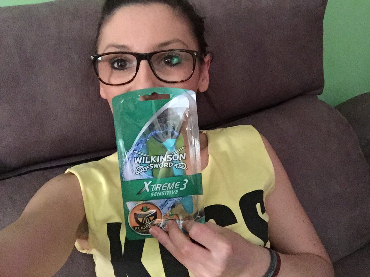 Merche_Paco's tweet photo. Ya estan aqui mis cuchillas #XtremeSensitive de @wilkinson_es Ya que mi chico no es muy fotogenico me la hecho yo 😉😊 https://t.co/Obwpo71Qjy