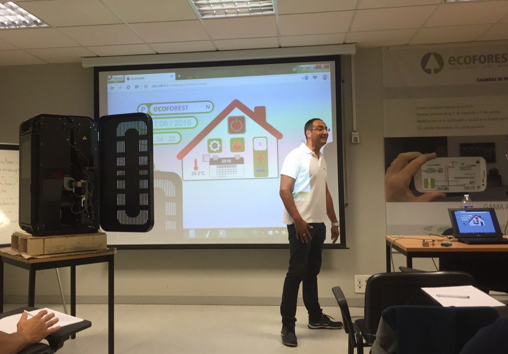 QuercusEnergy's tweet photo. Hoy toca formación en @Info_ecoforest de las nuevas prestaciones electrónicas en #calderas y #estufas de #pellet . https://t.co/wlJ82z3bok