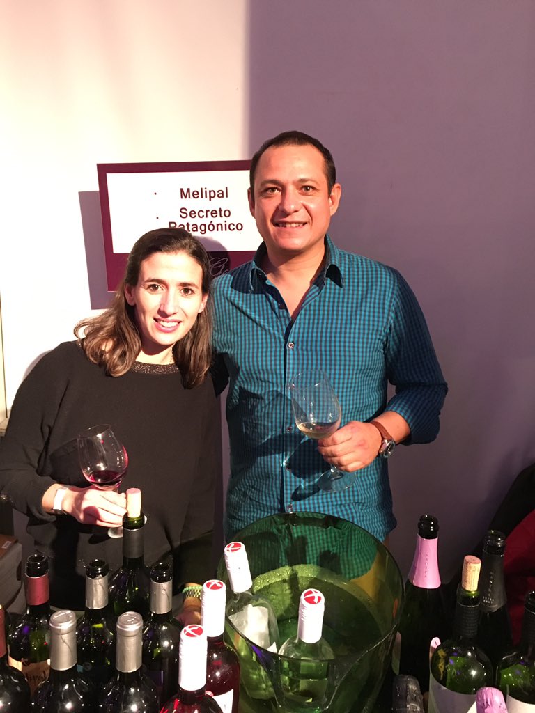 Segunda noche de la feria <a href="/AltaGamaRosario/">Alta Gama Rosario</a> <a href="/Bodegamelipal/">Bodega Melipal</a> presente