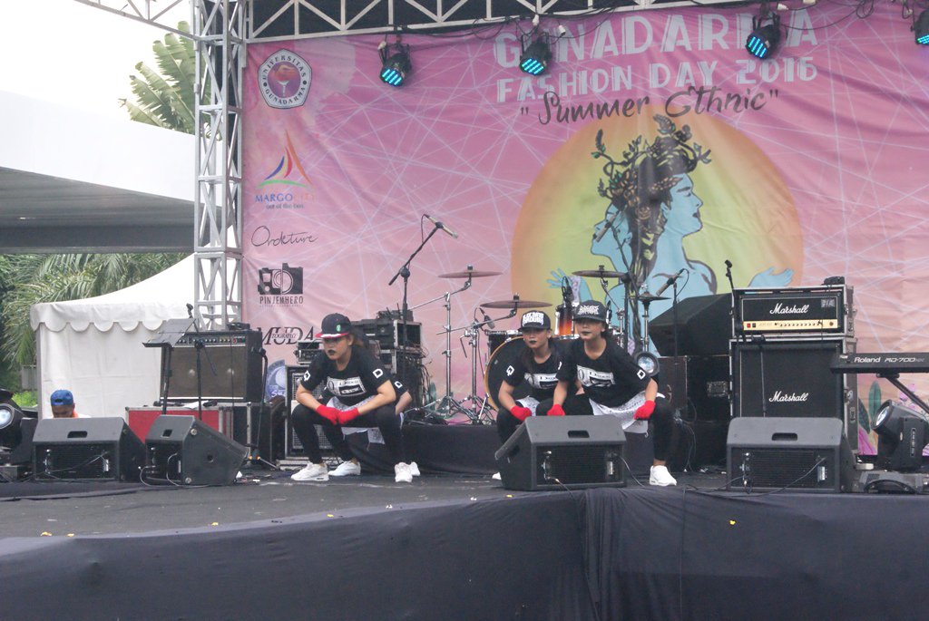 Q'Dance Crew tweet media