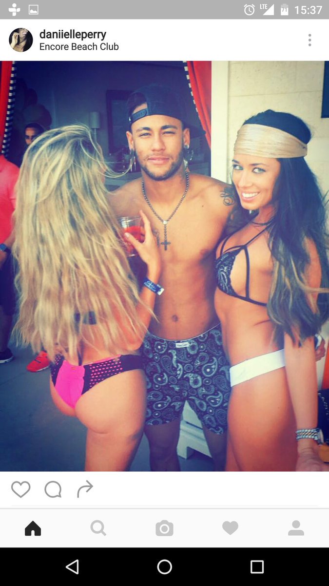 footmercato's tweet photo. Et pendant ce temps-là, Neymar... https://t.co/g1MikXyvau