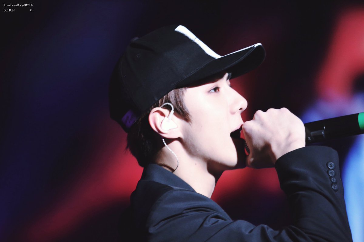 LumiousBody9294's tweet photo. #SEHUN #오세훈 #세훈 151212 Nanjing 🐱🐱🐱 https://t.co/2ig9VXOqwd