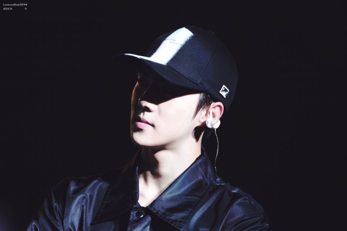 LumiousBody9294's tweet photo. #SEHUN #오세훈 #세훈 151212 Nanjing 🐱🐱🐱 https://t.co/2ig9VXOqwd