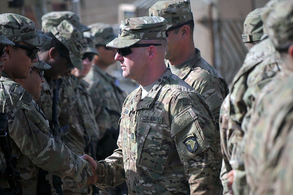 Clarksville_TN's tweet photo. #BlueSpaders first in Regiment History to deploy as #101stAirborne #ScreamingEaglesโฆ https://t.co/HriujKncz7 https://t.co/mmhdvh1ONE