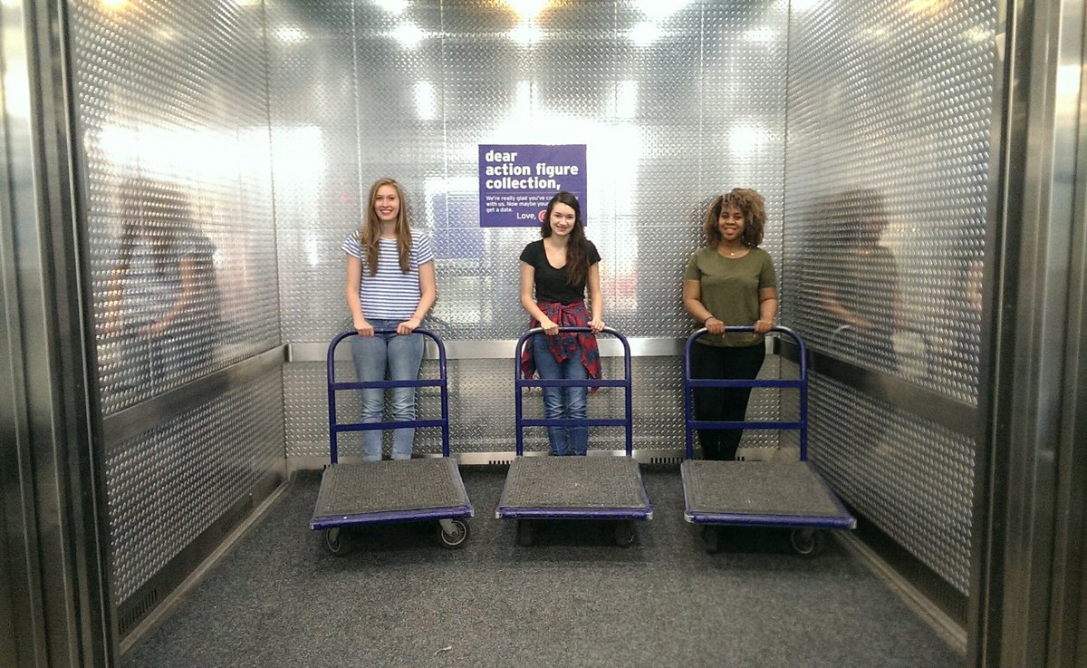 PCTFNYC's tweet image. #PCTFNYC interns were up bright and early for load-in. Festivity begins this week! #pctf2016