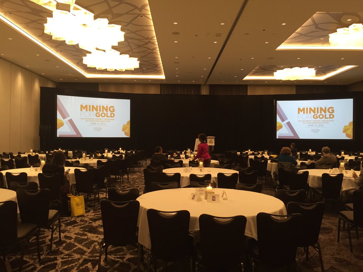 UmojaCaryn's tweet photo. Spending the day with @AxelsonCenter! Can't wait to hear @BlackGirlsCode Kim Bryant speak this morning. #mineyourorg https://t.co/HYxmedsowO