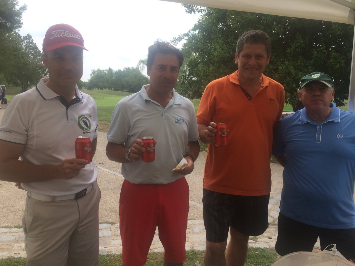 Bcngolfevents's tweet photo. El momento más esperado en el Circuito @BushnellGolf es pasar por las carpas y tomar una cerveza @EstrellaDammEs https://t.co/tnl6g3QYPm