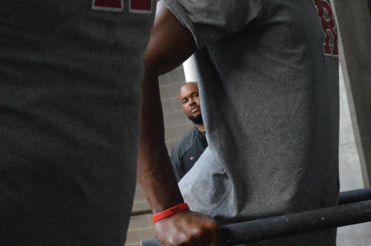 RFootball's tweet photo. We hold ourselves accountable! Every rep counts!!! #RelentlessStrain #RFootball https://t.co/KvnxE38G9m