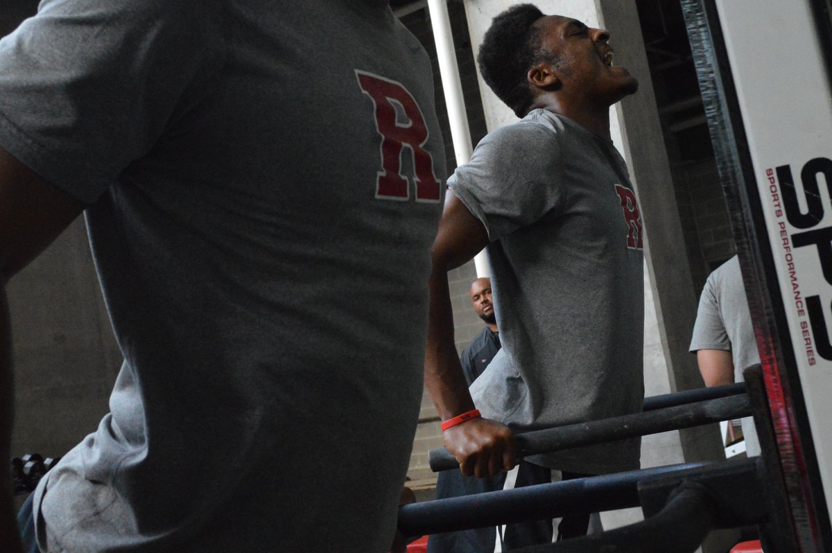 RFootball's tweet photo. We hold ourselves accountable! Every rep counts!!! #RelentlessStrain #RFootball https://t.co/KvnxE38G9m