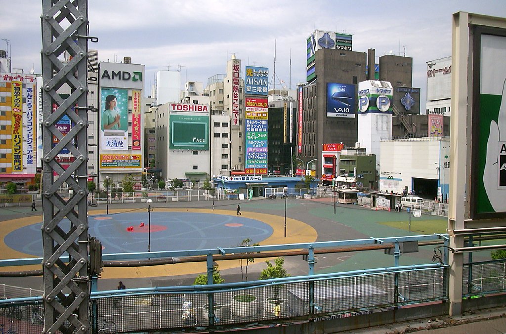 衝撃 Jr秋葉原の駅前には昔 01年頃まで バスケットボールのゴールがあった 4ページ目 Togetter 衝撃 Jr秋葉原の駅前には昔 01年頃まで バスケットボールのゴールがあった 4ページ目 Togetter