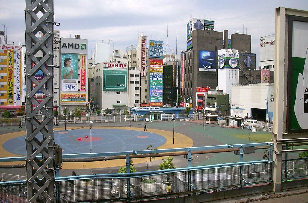 衝撃 Jr秋葉原の駅前には昔 01年頃まで バスケットボールのゴールがあった 4ページ目 Togetter