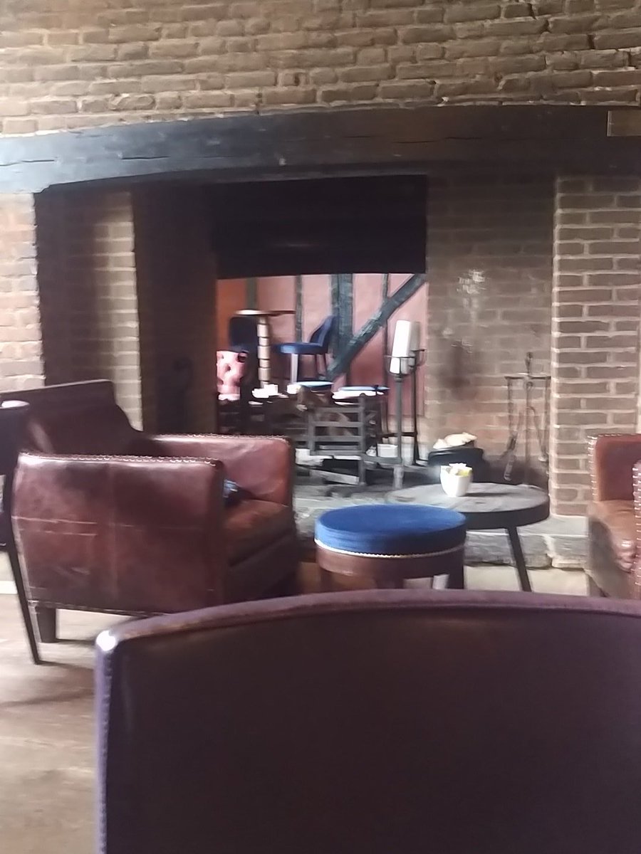 Busy morning on the phone with #LinkedUp strategy now in other office <a href="/KABerkhamsted/">The Kings Arms</a> #coffee