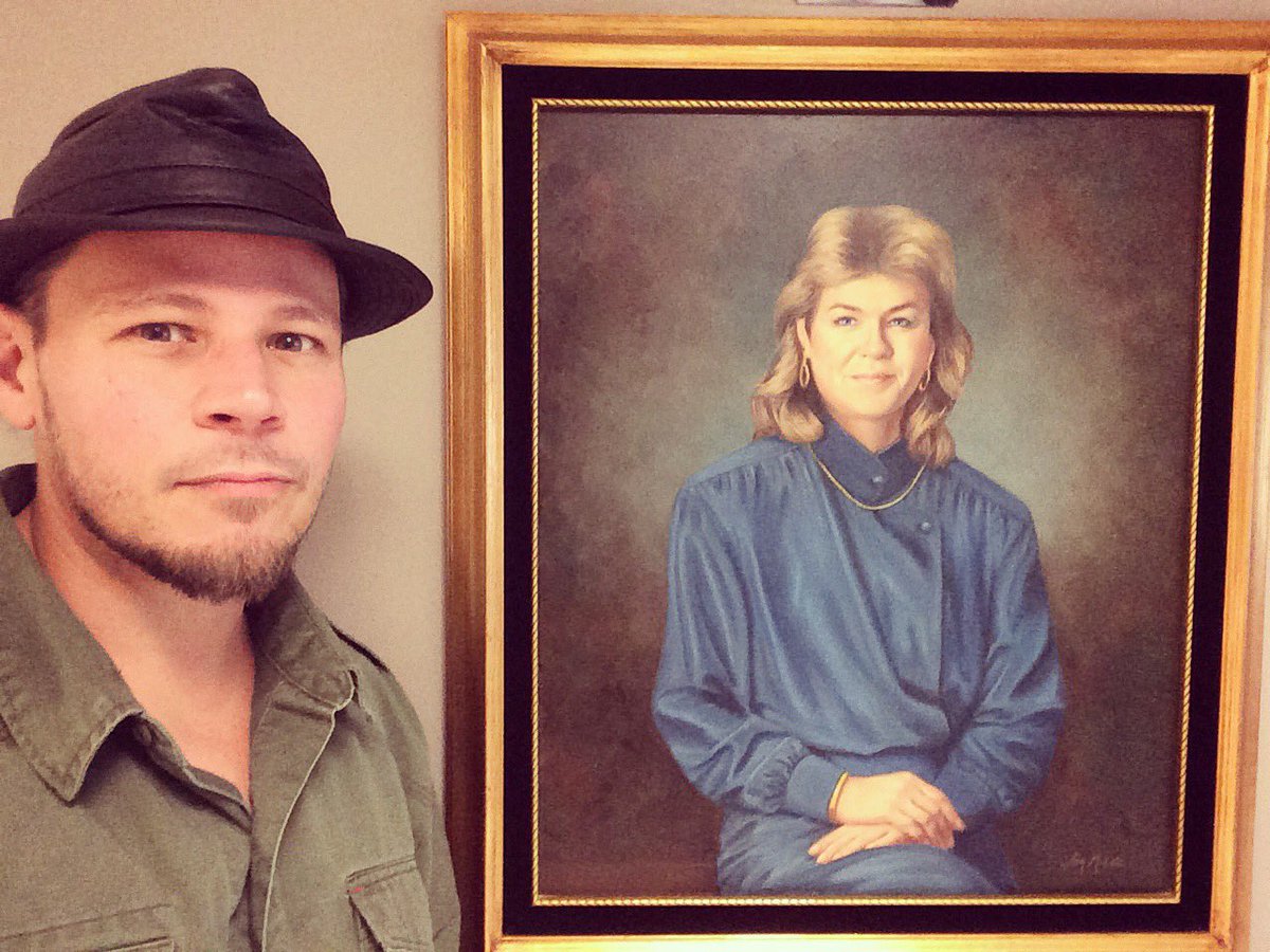 joefrantzrules's tweet photo. #joefrantz with his 1996 portrait of #lindahamilton of #terminator fame! https://t.co/ZrQ8hv6xDr