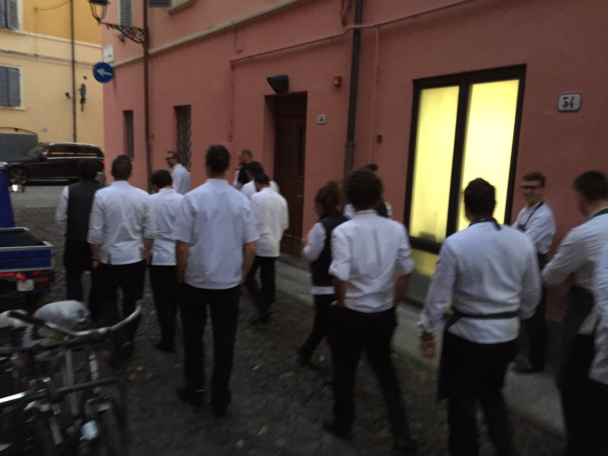 Keeping my fingers crossed: Walk the walk on Via Stella #GoodLuck team <a href="/osteriafrancesc/">osteriafrancescana</a>