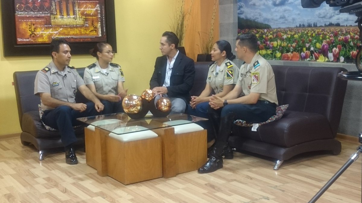 ActivaTV3's tweet photo. Con nosotros @SEDENAmx para invitarnos a la Exposición #PasiónPorServiraMexico @MpioPNegras @emmanuelfloresf https://t.co/Y8qM5No7Uj
