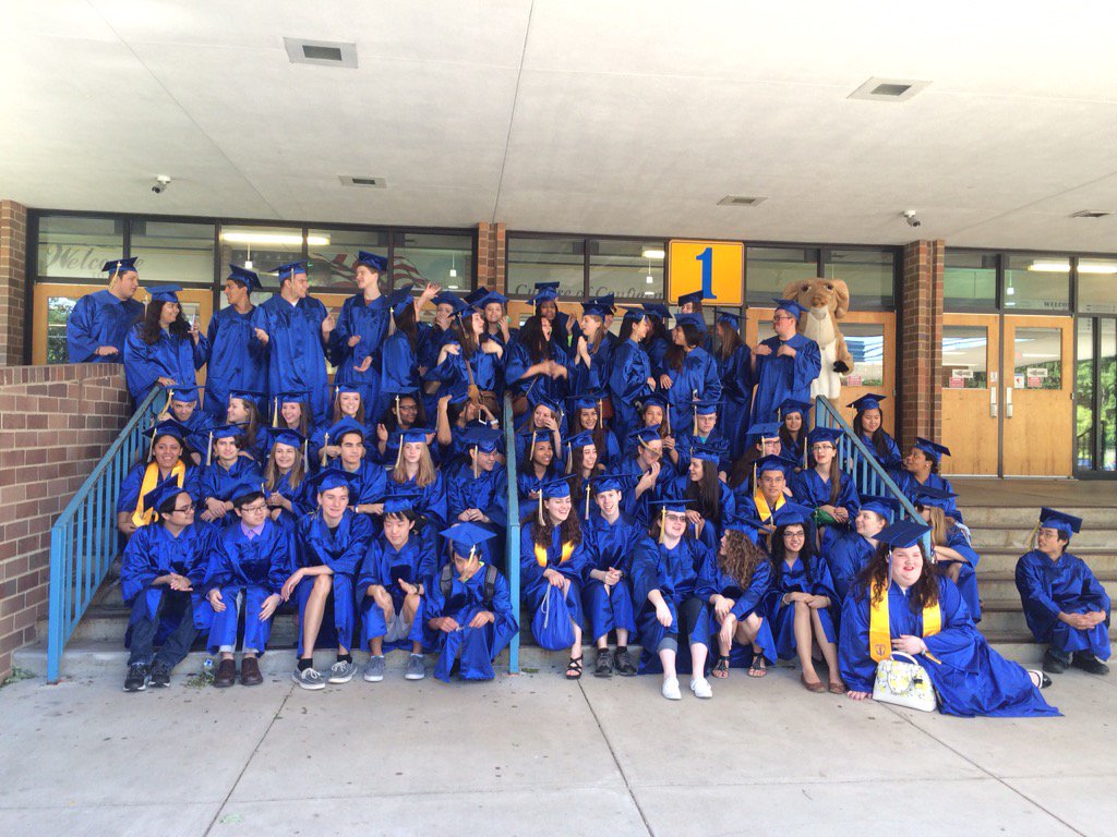 RoboSeniors2016's tweet photo. Senior Parade! #Classof2016 https://t.co/9kf0RA8JAW