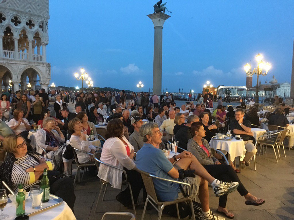 AlisonGatt2's tweet photo. Listening to the orchestra in stmarkssqaure #venice #InsightMoments #come2europe https://t.co/gDxaEr3gUp