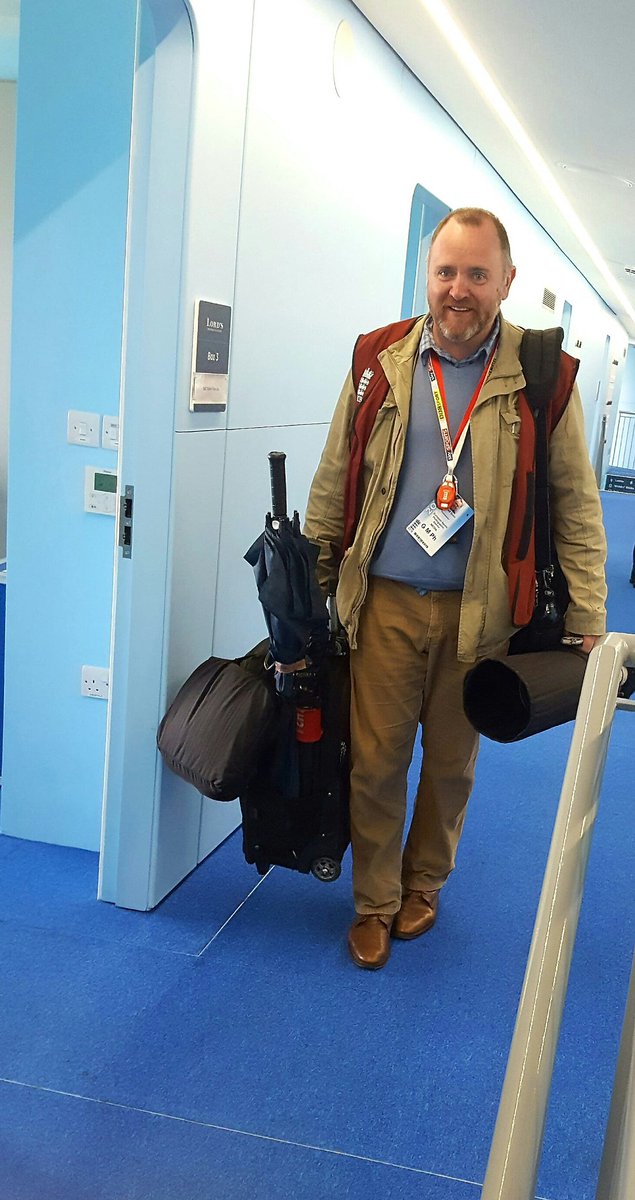 jasraihandson's tweet image. When carrying heavy equipment, shoulders become out of line. Use both sides of your body to avoid unwanted strain!!