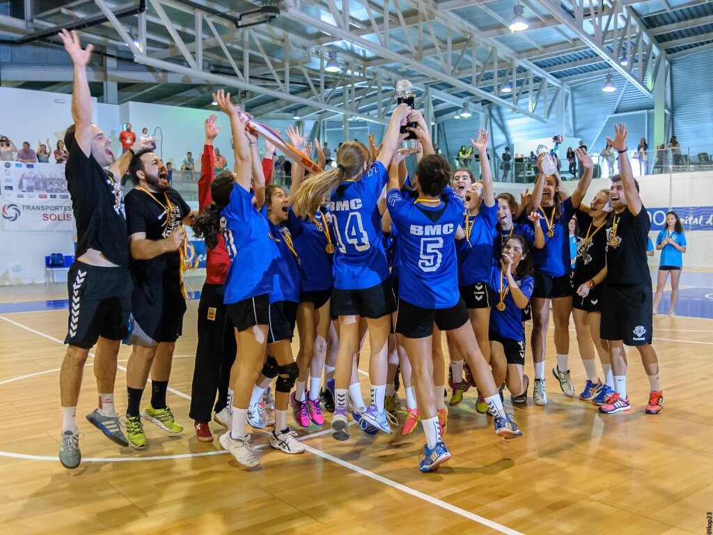 aroacastro_'s tweet photo. Gracias por este oro @balonmanoBMC https://t.co/tk4uEK0Hea