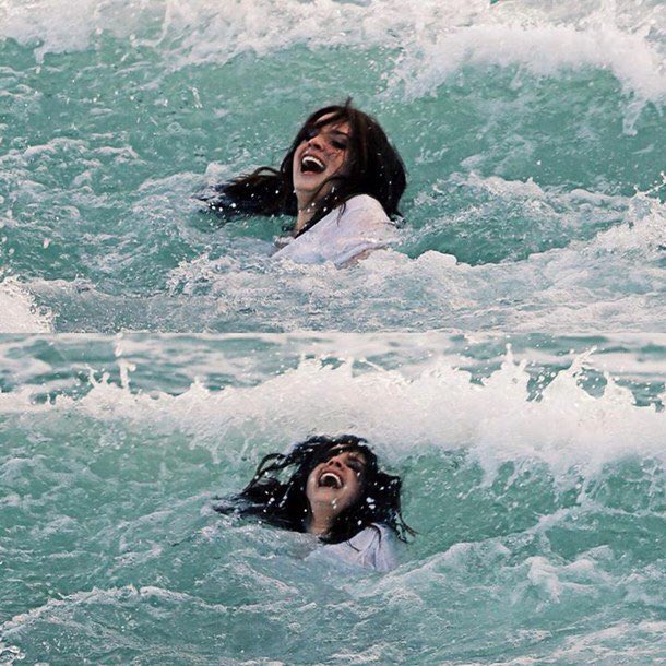 Lanachefacose's tweet photo. Lana che ha scoperto di essere stata promossa senza debiti https://t.co/jXWJIjvdoE