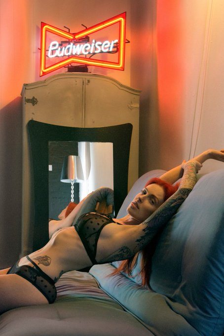 Stretches captured by @jaseholzer #mondaymotivation #lovelife #Budweiser #positivevibes #photography