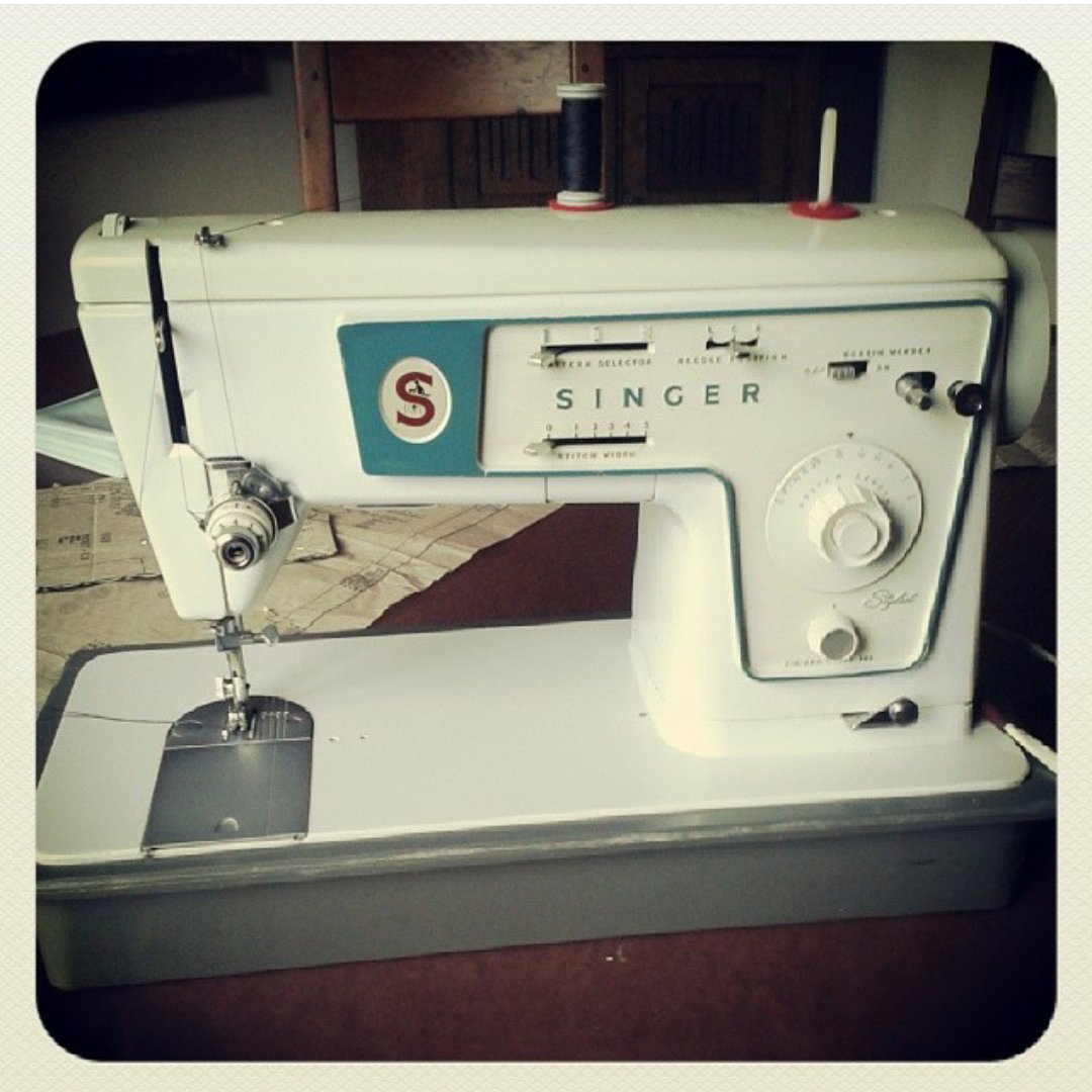 Today's #SewingBee sewing machines - same model as my Ma's! #vintage #itsabeauty