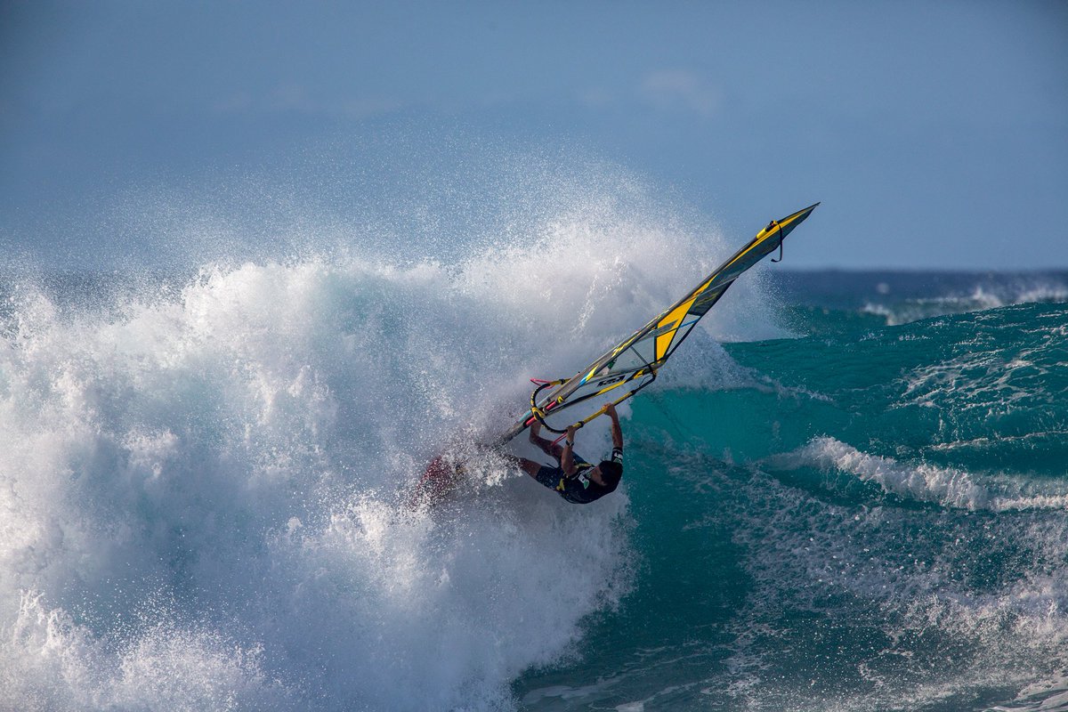 Give every turn and jump your all #thisisyourmoment 

#ForceTHREE #naishwindsurfing #naishsails
Photo: Jimmie Hepp
