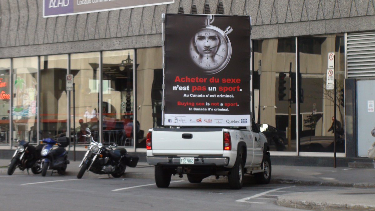 pubpromedia's tweet image. Acheter du sexe n'est pas un sport. Pour contrer l'abus sexuel fait aux jeunes lors du Grand Prix de Montréal.