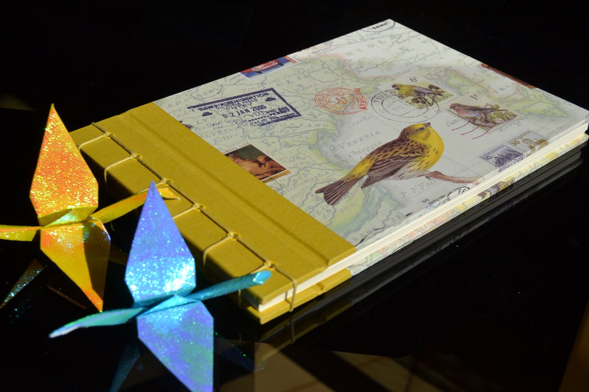 BBookbinding's tweet image. Rilegatura giapponese #japanese #binding #bird #amarillo #blue #bookbinding #brijitt #book #bird #origami #amarillo