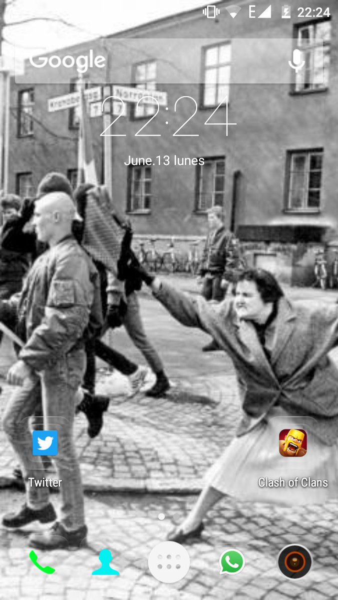 PechisJ's tweet photo. Sólo quiero enseñaros la preciosidad de fondo que tengo en el móvil. Viva el #womenpower #Bolsazo en Suecia, 1985. https://t.co/E1d7Ax0dbf