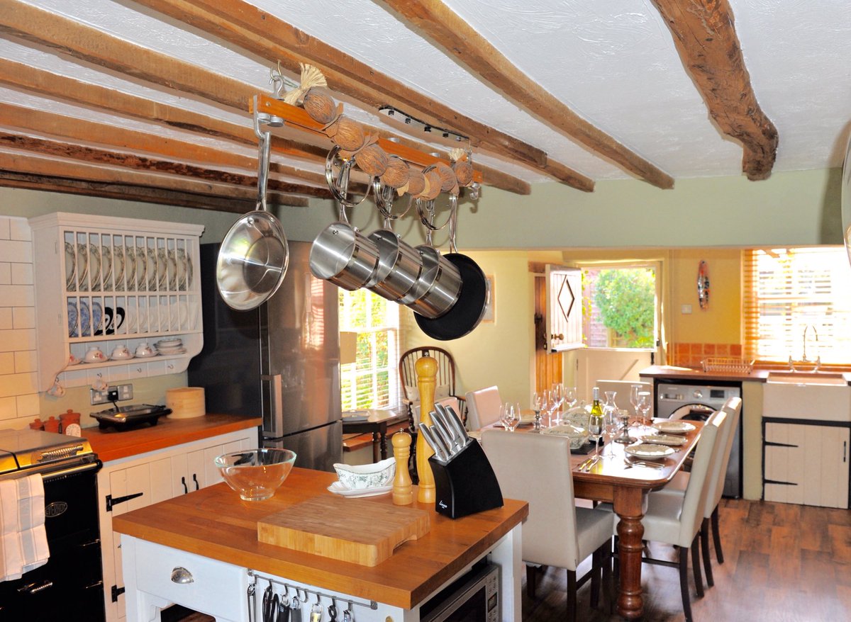 PillarBoxHouse's tweet image. #Norfolk Holiday Let - ideal for larger groups (sleeps 2-8) #PetsAccepted - last 2 weeks in August still available!