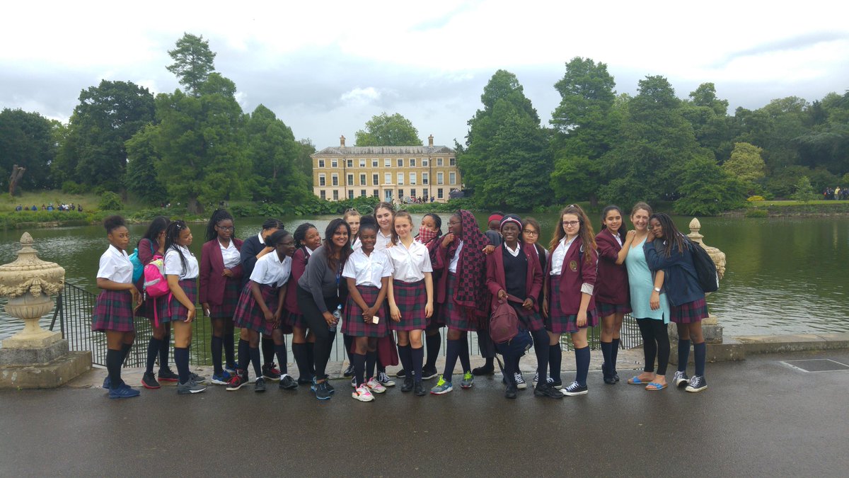 Miss_Khan868's tweet photo. Wet day at Kew but nonetheless enjoyable...totally beat now though! @StAnnes_N13 @Science_StAnnes https://t.co/MvScOPVxvq