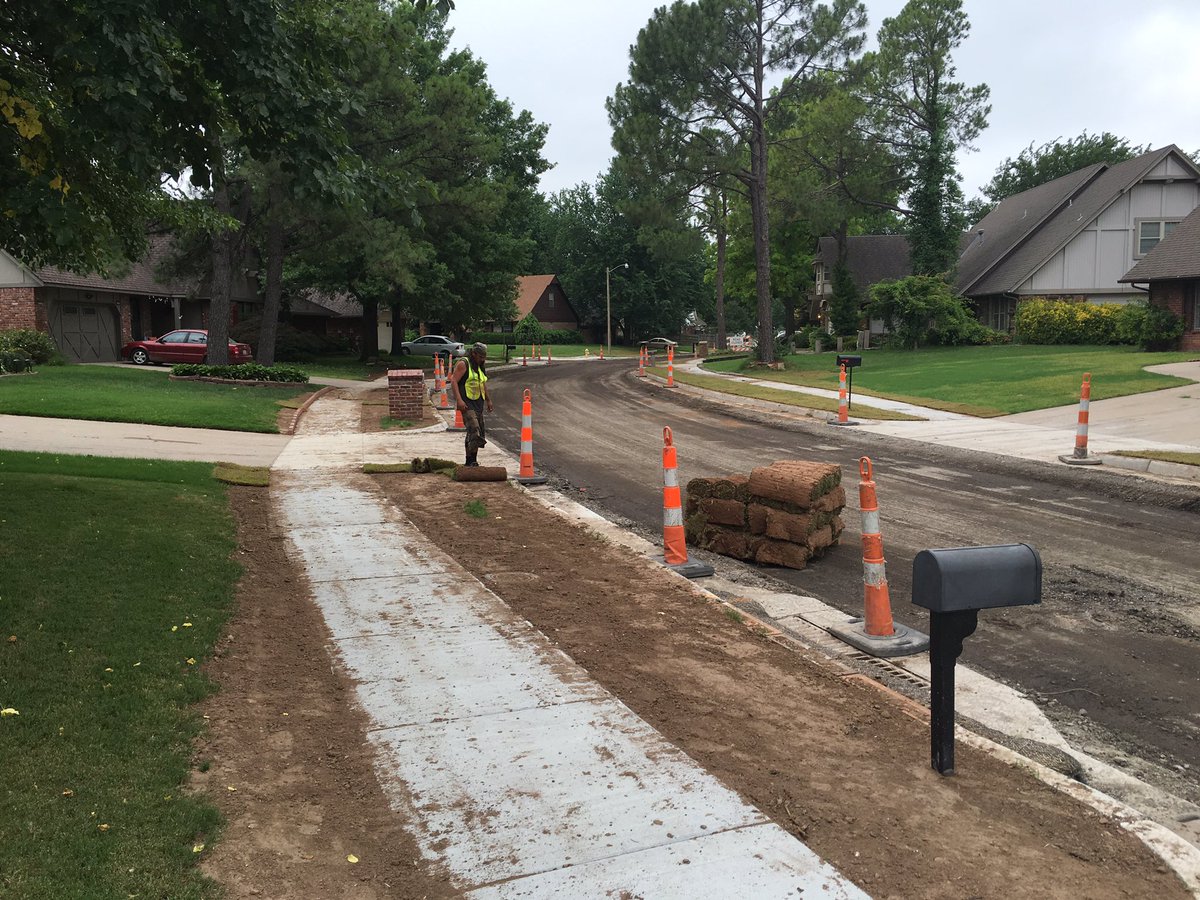 NativeTurfOK's tweet photo. Big or Small The Sod Squad does it all. #NewCityStreetGrass #GreenProgress https://t.co/xEEyt5ztEv