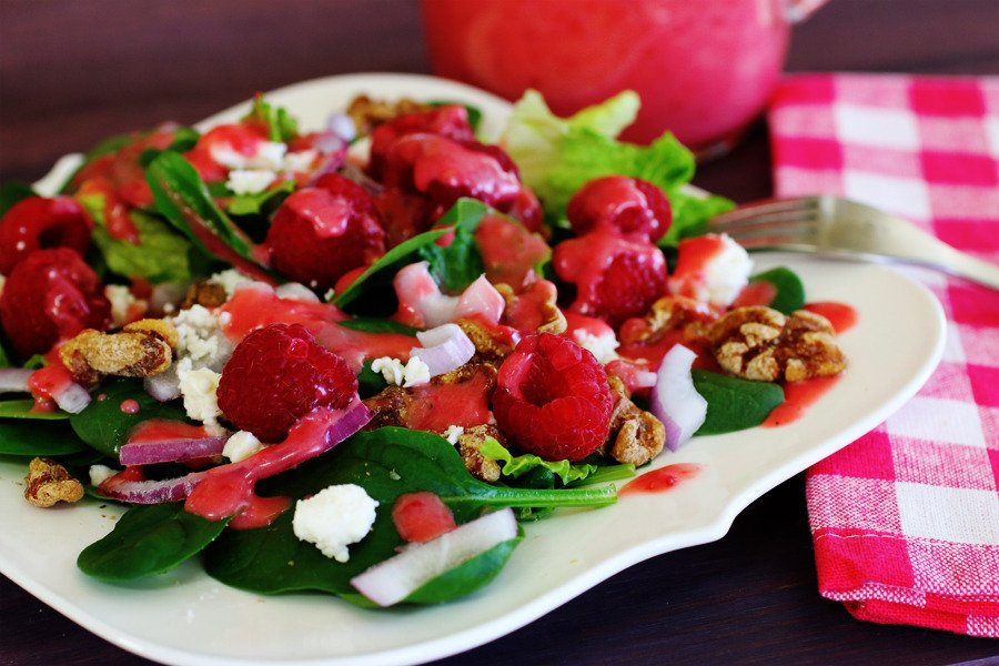 cheerykitchen's tweet image. Raspberry Walnut Spinach Salad bit.ly/1TFRQKk