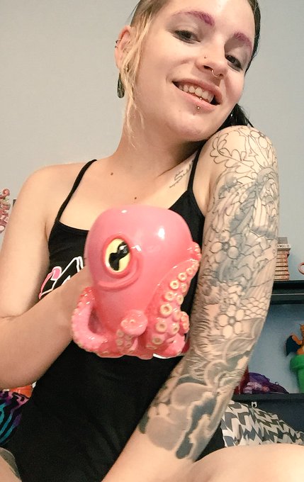 Anyone wanna have some coffee with me on @chaturbate ? I'm feeling cute &amp; chatty @TheCamGirlArmy @Onlybadchicks<a class="tags" href="/tag/chaturbate">@chaturbate</a><a href="/tag/throwbackthursday"class="tags"><span>#throwbackthursday</span></a>