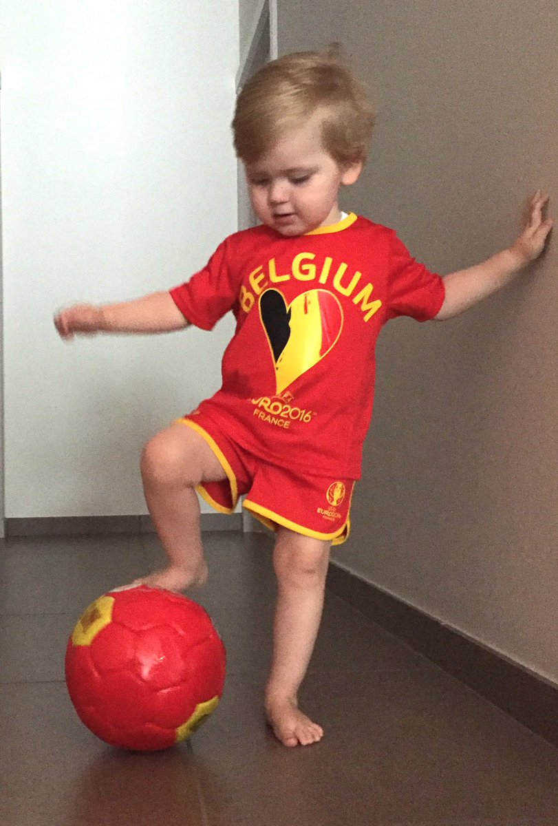vvanlierde's tweet photo. Jongste fan anno 2014 wordt grotere fan anno 2016! @BelRedDevils @sporza @Vannieuwkerke #BELITA #EURO2016 https://t.co/uTk0ewoAAP